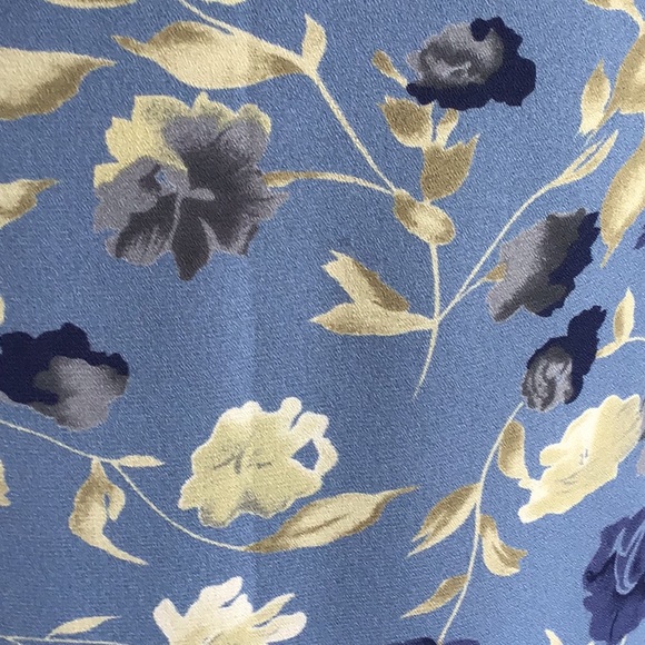 Full Outfit! WORKING 9-5! GUESS top and skirt! - Picture 7 of 8